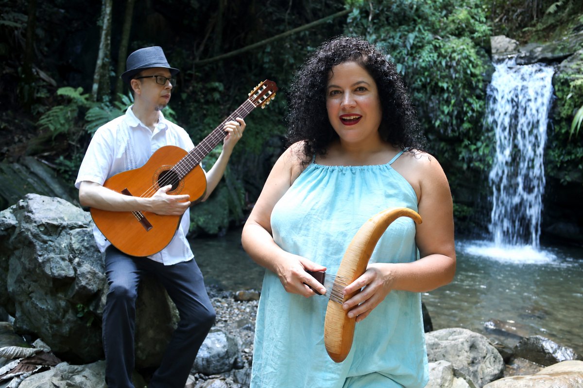 Geña and Carlos Peña together beside a waterfall